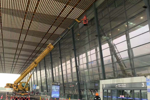 西塞山玻璃幕墙维护和保养